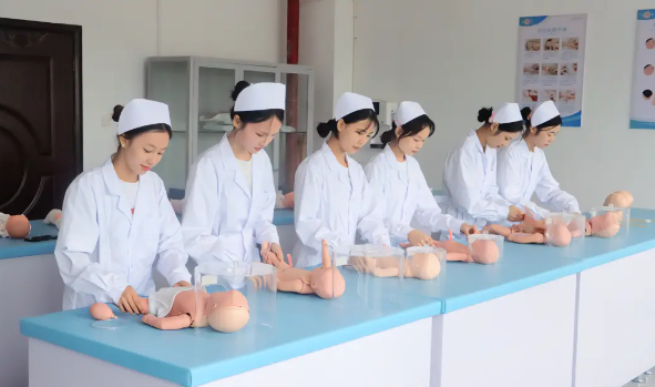 初中畢業(yè)想學醫(yī)？2025年合肥醫(yī)藥衛(wèi)生學校錄取標準解析-圖2